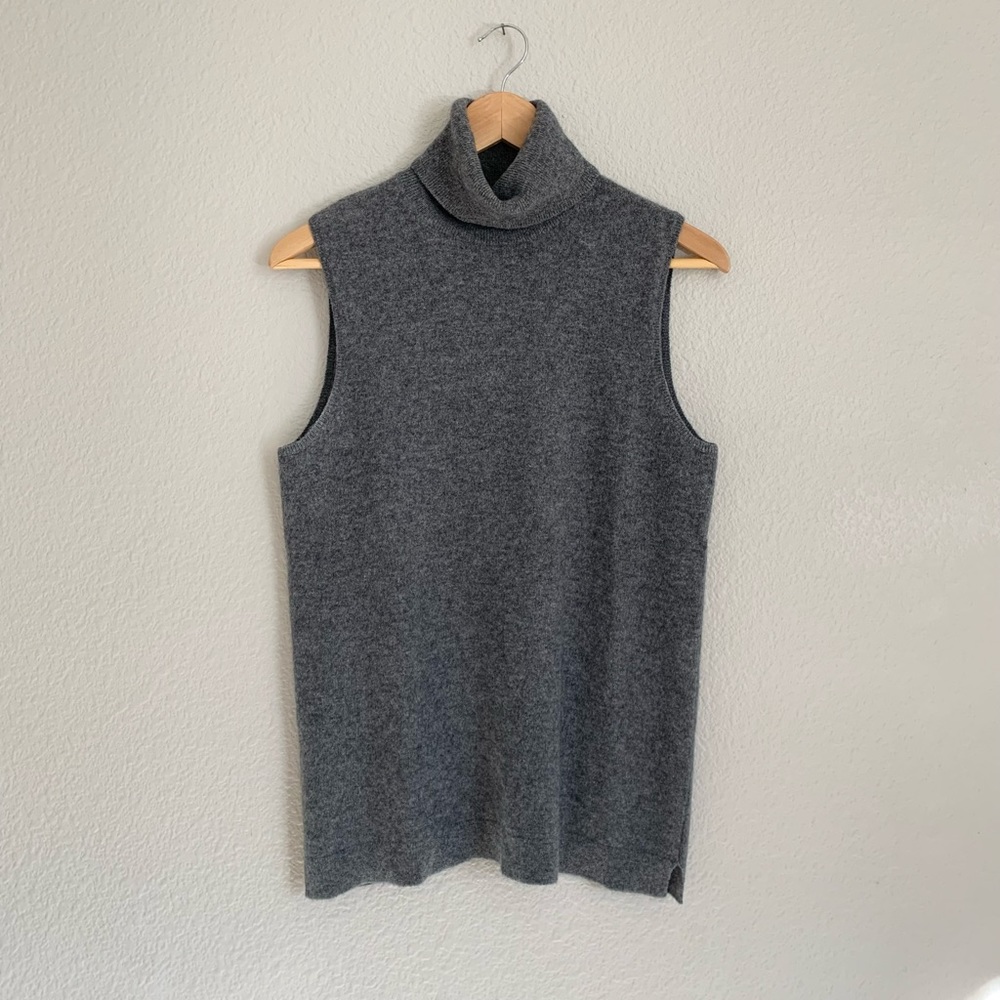 Neiman Marcus 100% Cashmere Turtleneck